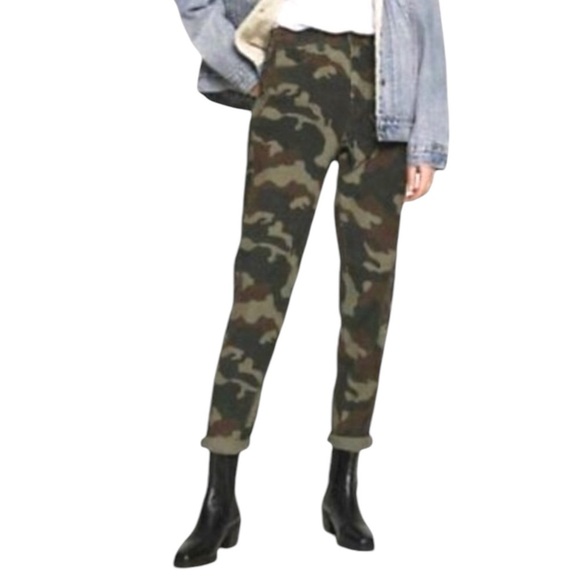 AMERICAN EAGLE “Mom Jeans” Camo Corduroy Size 4 SHORT — Perfect for Fall!!! - Picture 1 of 8